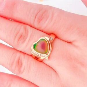 GOLDEN HEART MOOD RING